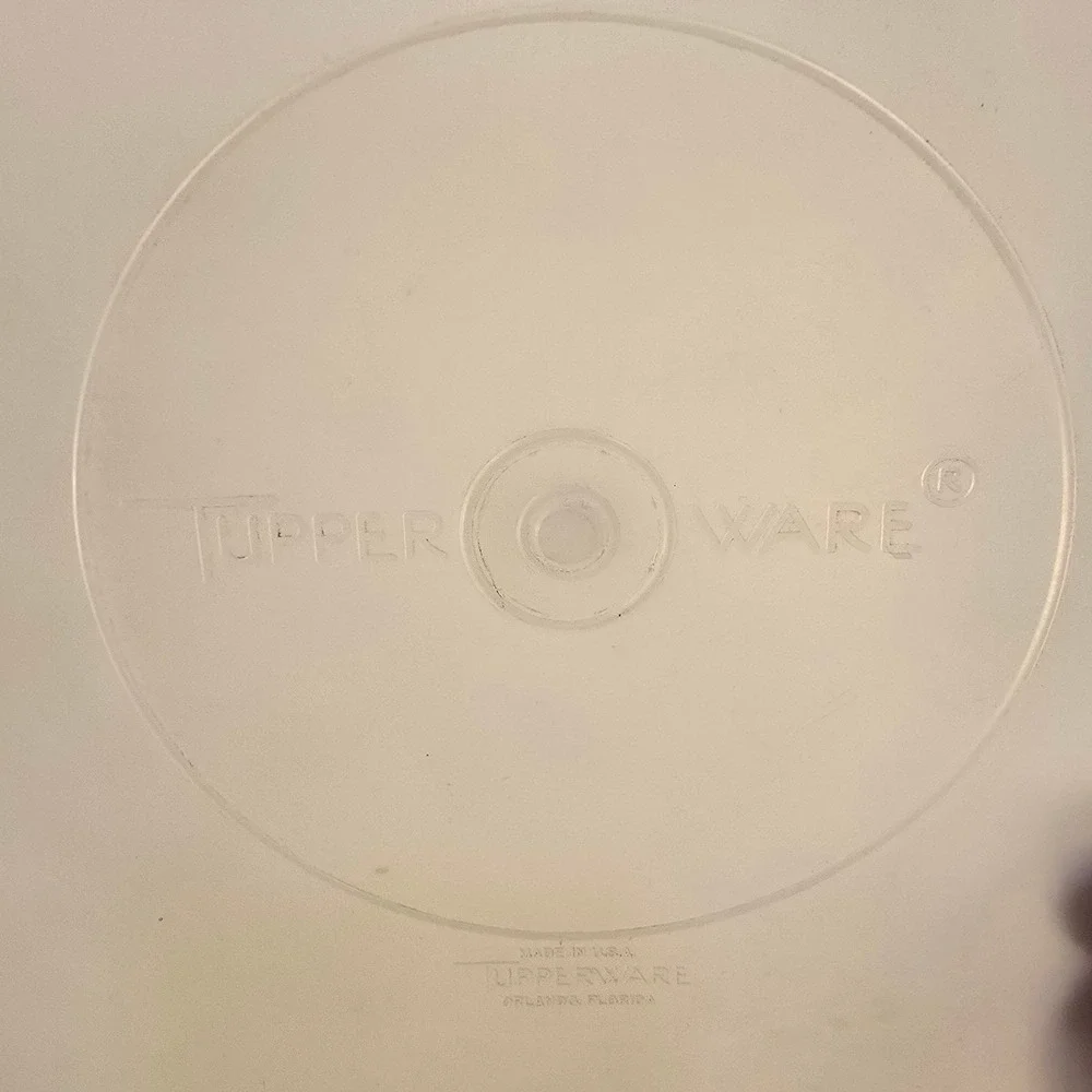 Tupperware vintage round